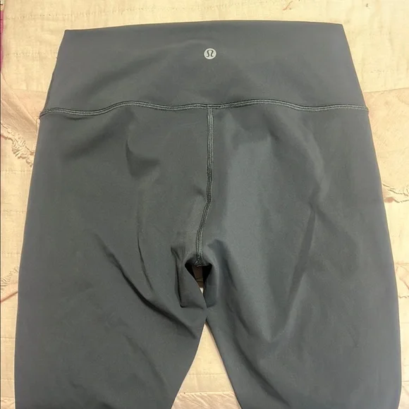 Lululemon Grey size 8 Wunder Under leggings cropped 17” inseam - Picture 5 of 10